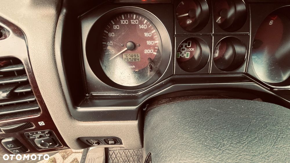 Mitsubishi Pajero - 9