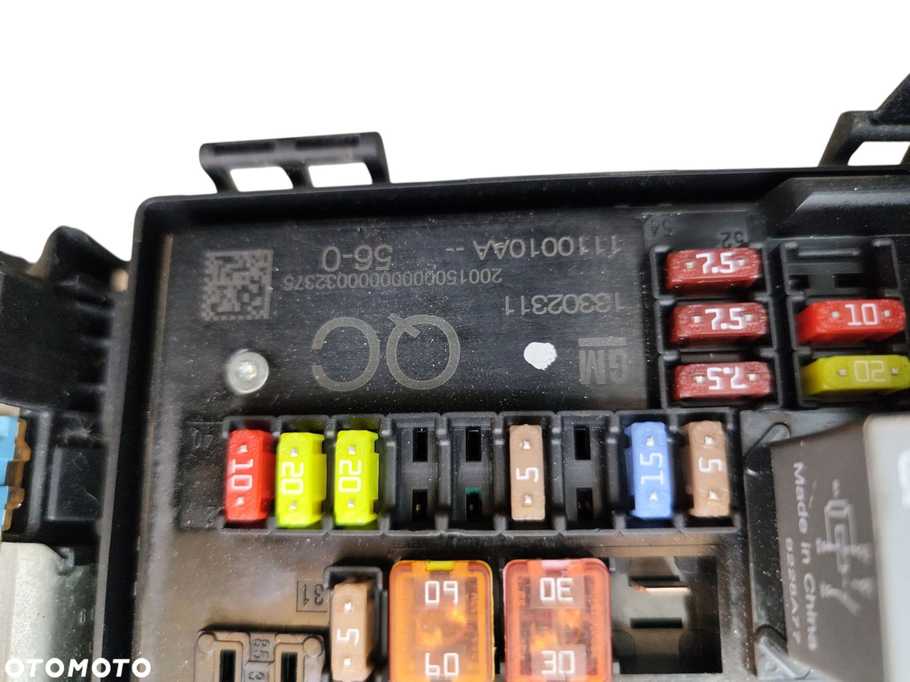 SKRZYNKA BEZPIECZNIKÓW OPEL ASTRA J (2009-2012) 1.4 T 140KM 13302311 - 4