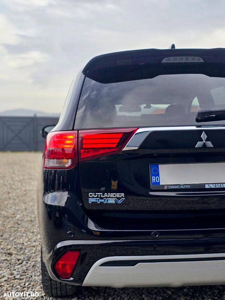 Mitsubishi Outlander PHEV 2.4 L 4X4 Instyle+ - 8
