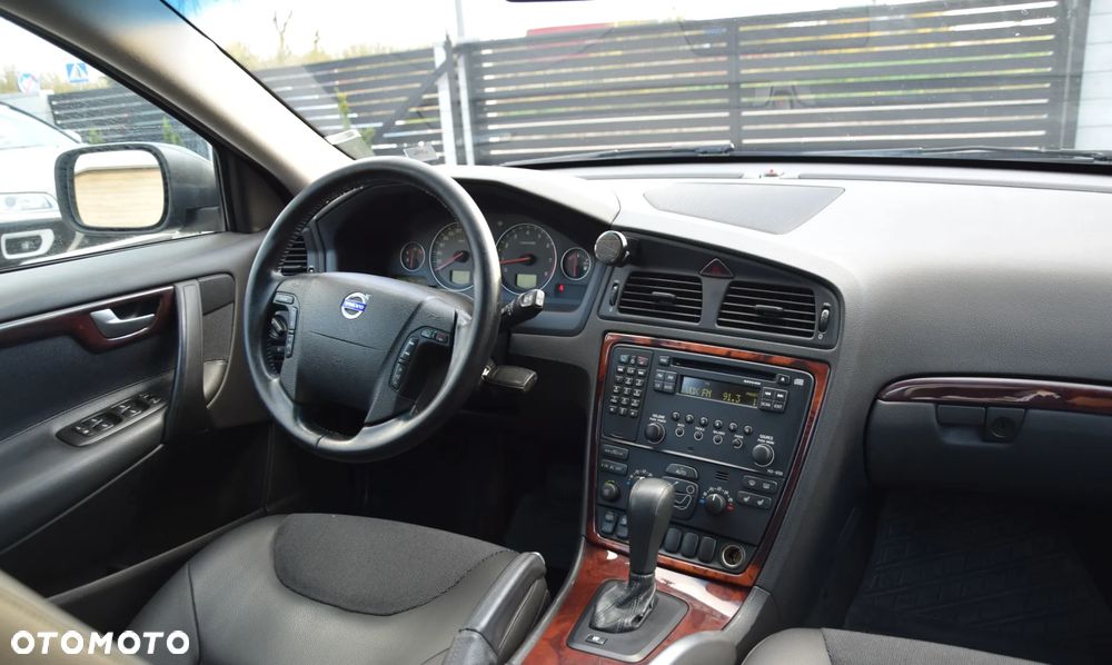 Volvo XC 70 AWD Momentum - 30