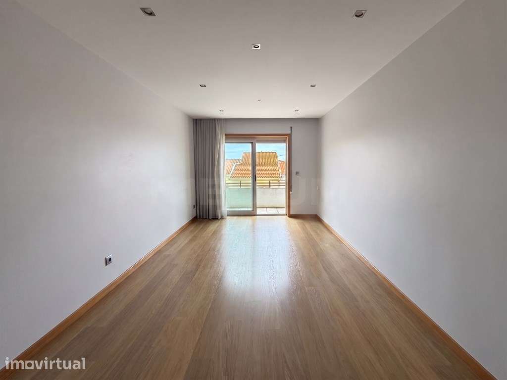 Apartamento T2 próximo do metro da Póvoa de Varzim - Grande imagem: 2/21
