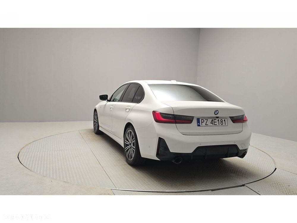 BMW Seria 3 320d xDrive mHEV M Sport sport - 4