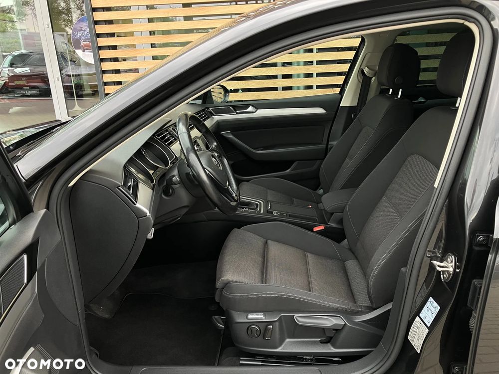 Volkswagen Passat - 35