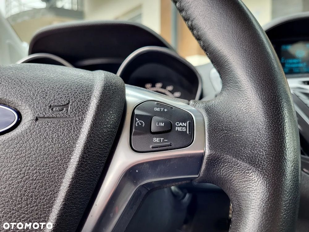Ford Tourneo Courier 1.0 EcoBoost S&S Titanium - 24