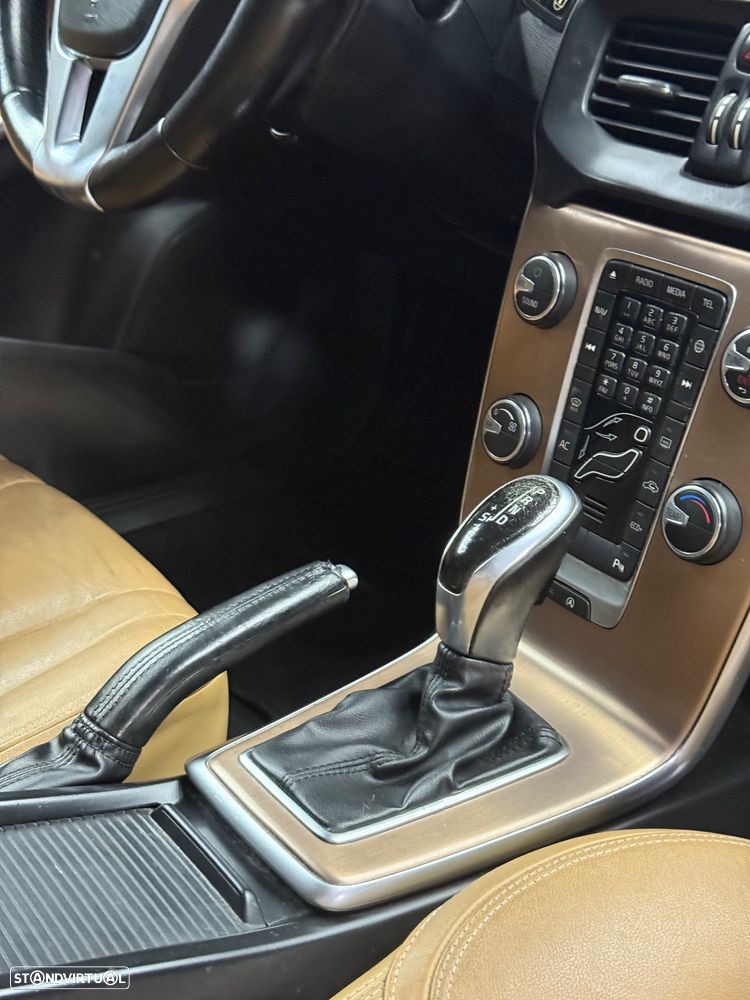 Volvo V40 D3 Geartronic Momentum - 17