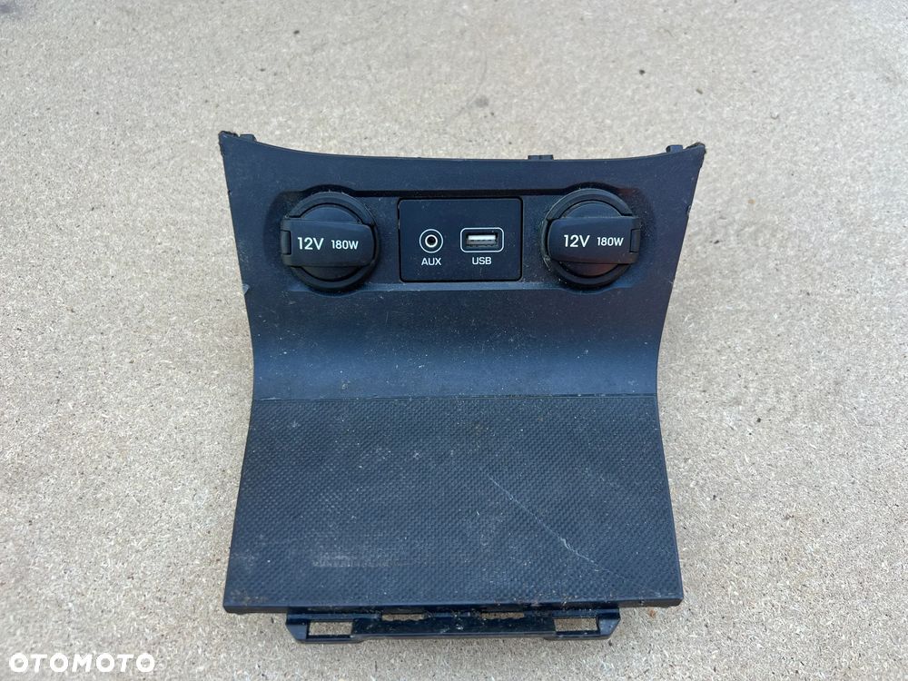 PANEL AUX USB GNIAZDO ZAPALNICZKI HYUNDAI I20 H84621C8000 - 1