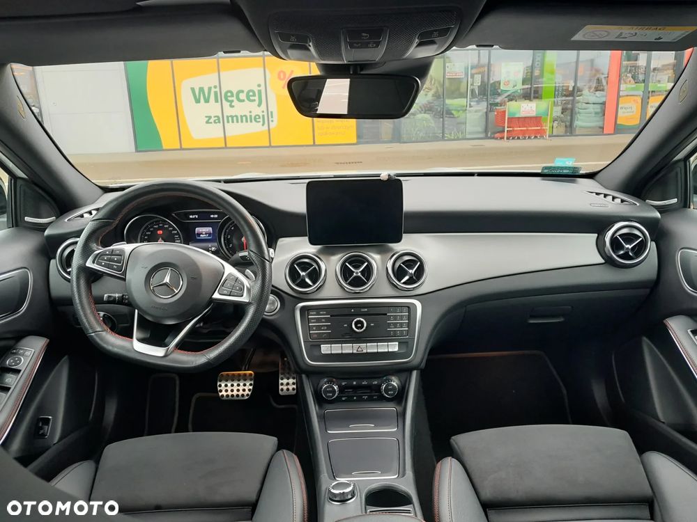 Mercedes-Benz GLA 200 7G-DCT AMG Line - 12