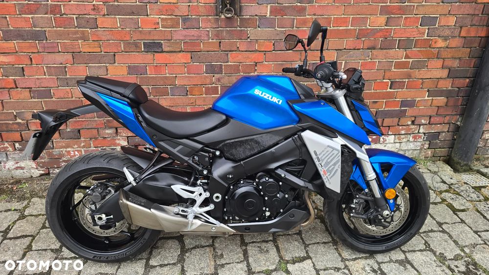 Suzuki GSX - 21
