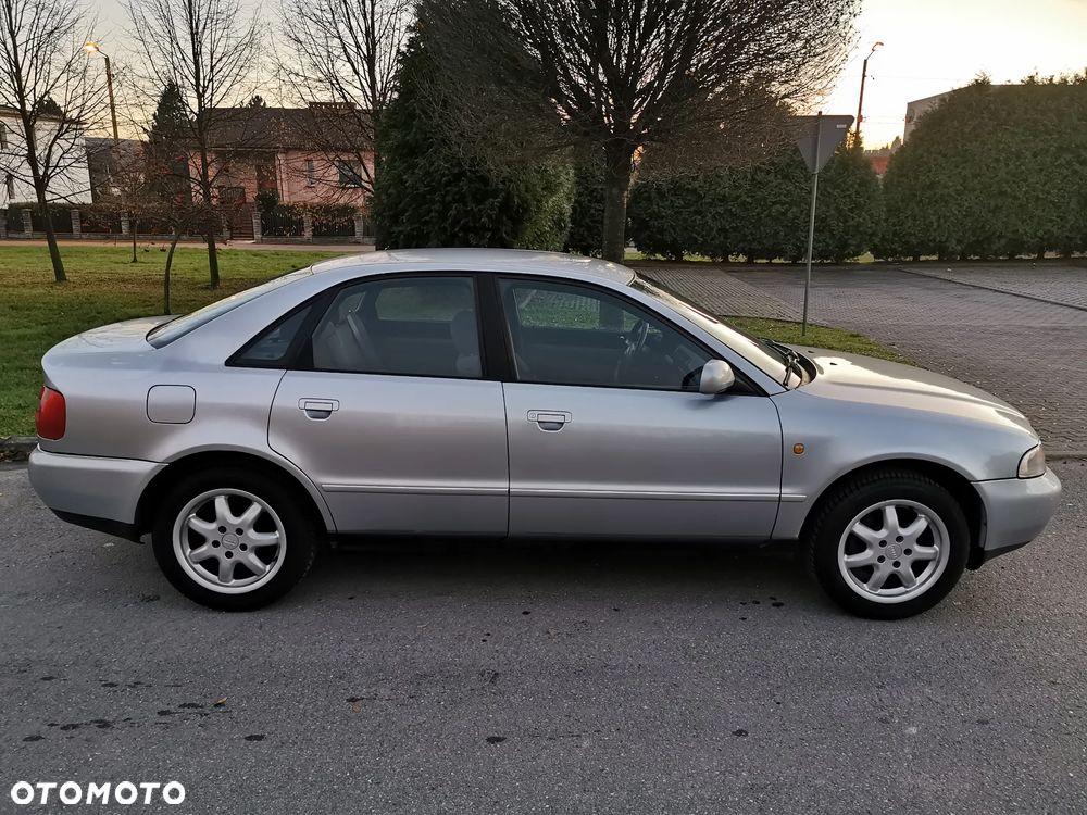 Audi A4 Limousine - 8