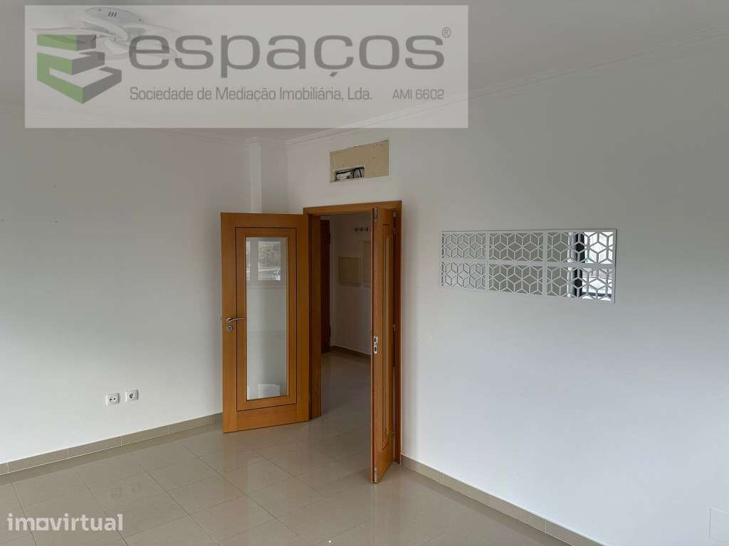 Apartamento T2 com parqueamento - Grande imagem: 4/14