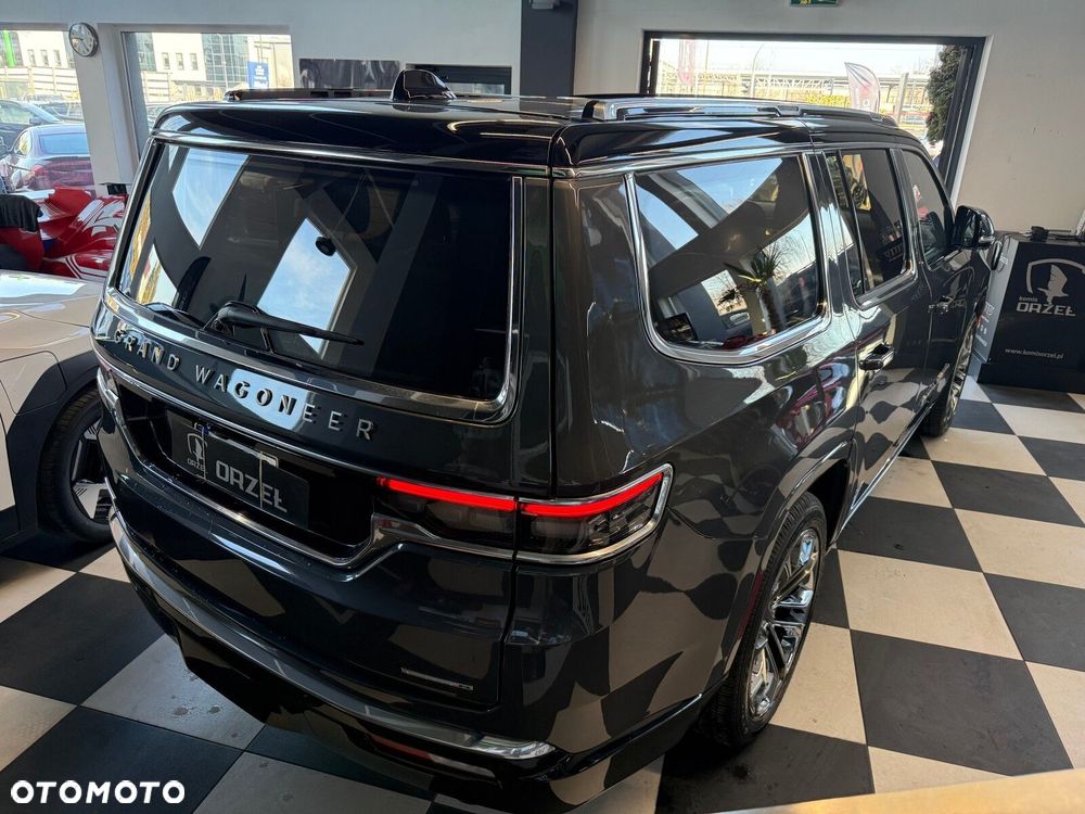 Jeep Grand Wagoneer - 5