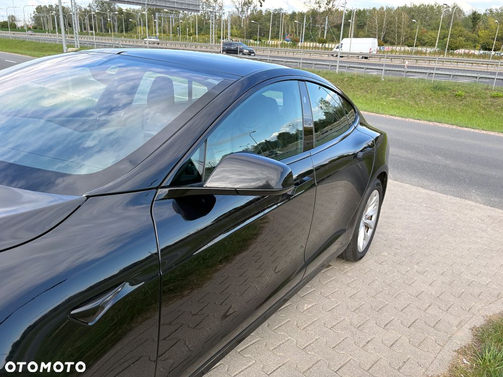 Tesla Model S - 10