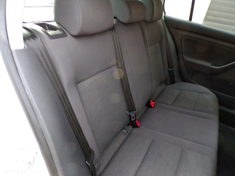 Volkswagen Golf - 25