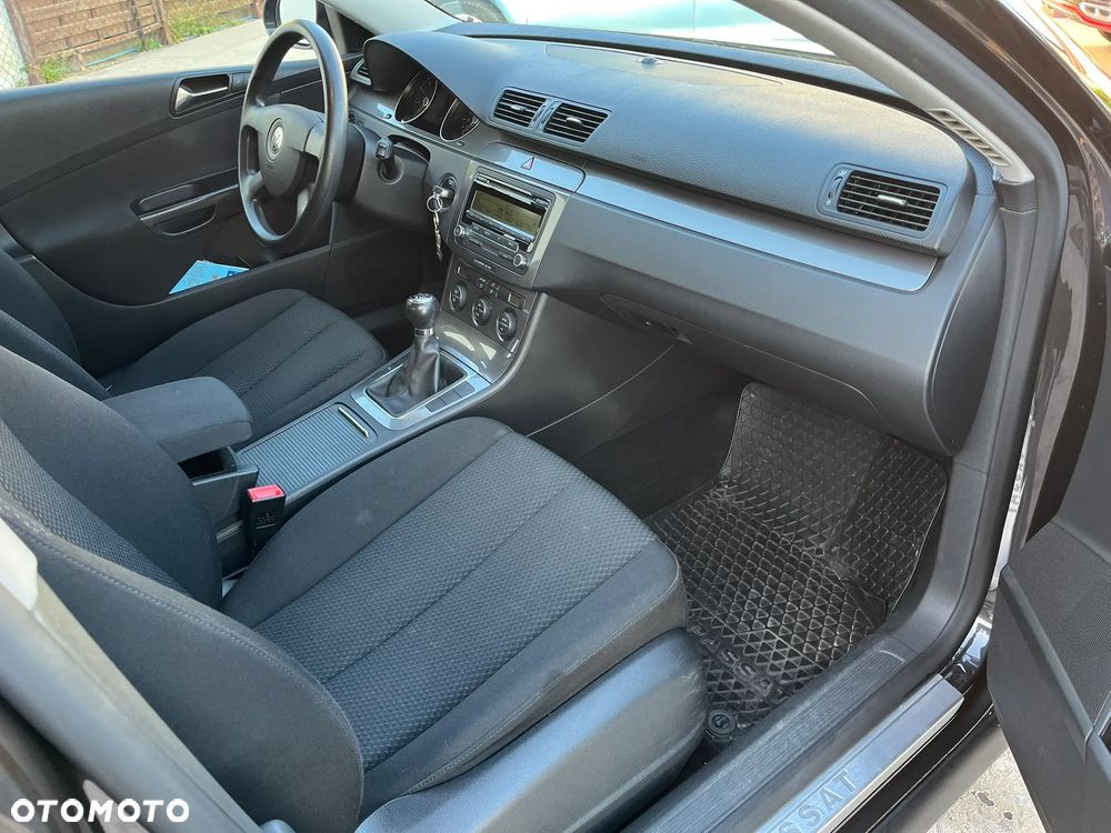 Volkswagen Passat 1.6 Trendline - 22
