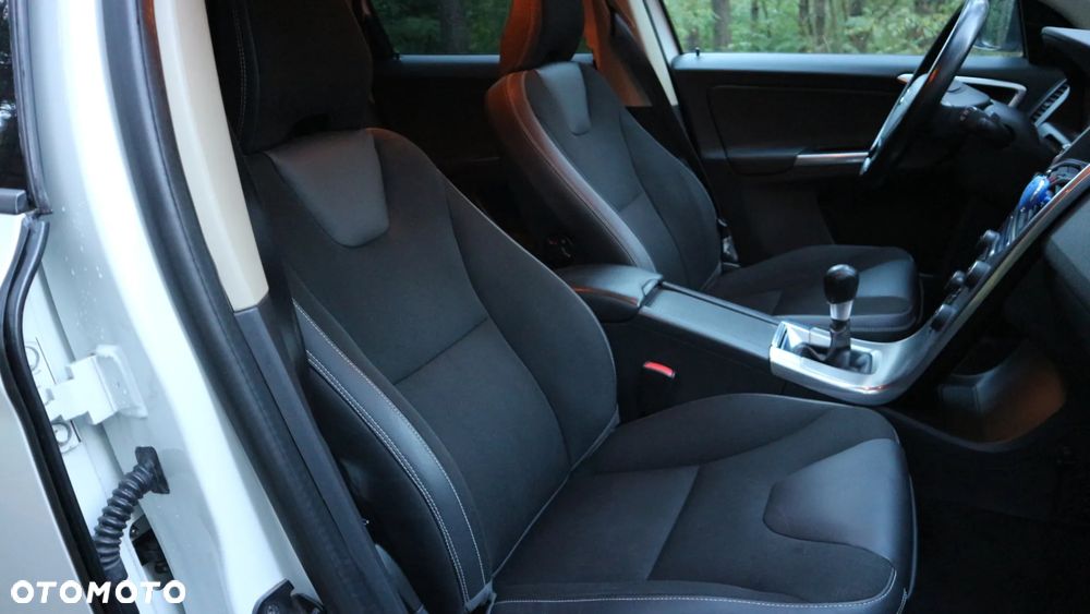 Volvo XC 60 D5 AWD Momentum - 10