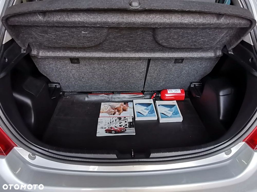 Toyota Yaris - 12