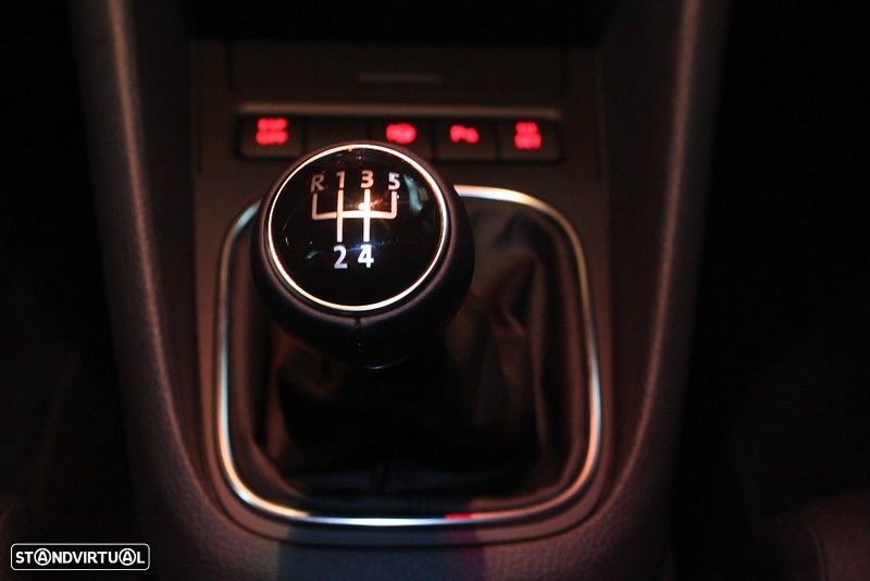 VW Golf 2.0 TDi Confortline - 35