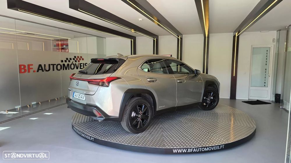Lexus UX 250h Executive - 4