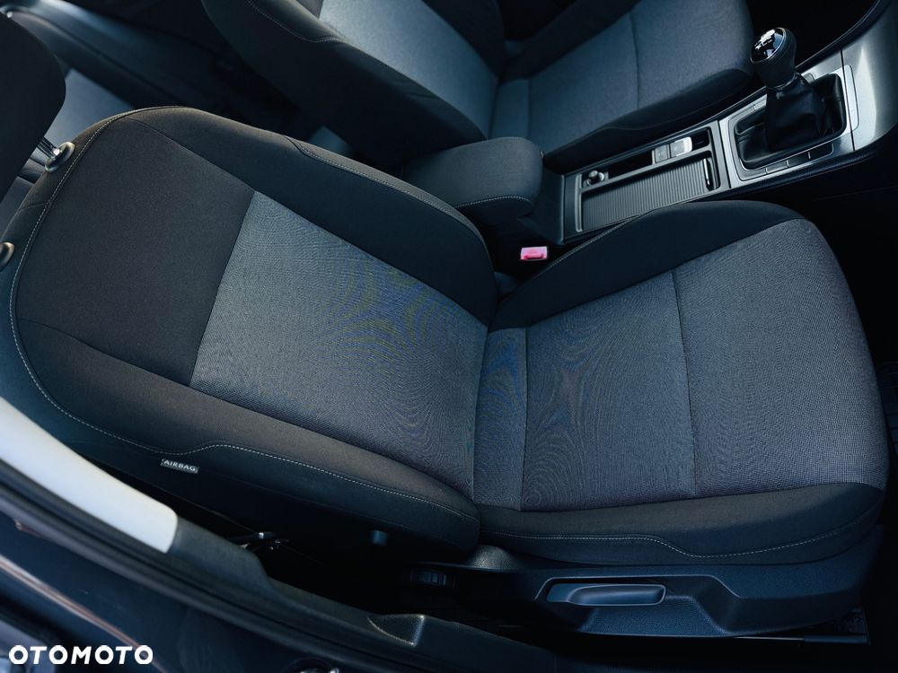 Volkswagen Golf 1.6 TDI BlueMotion Technology Comfortline - 11