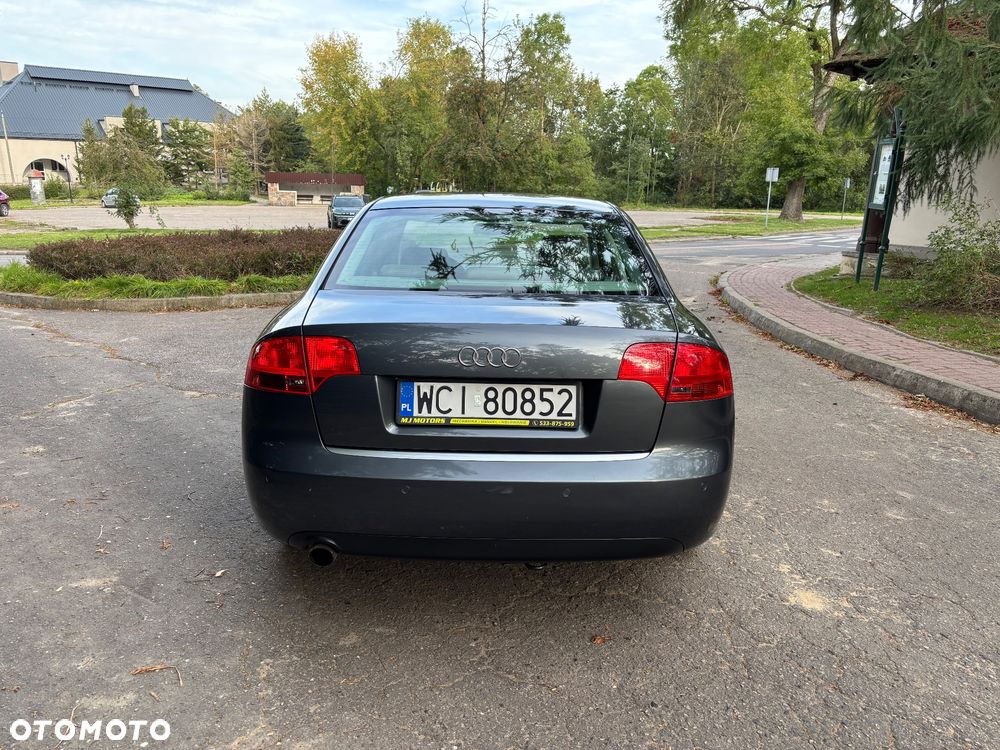 Audi A4 Limousine - 5