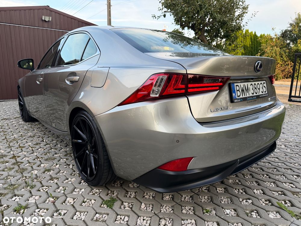 Lexus IS 300h Prestige - 22