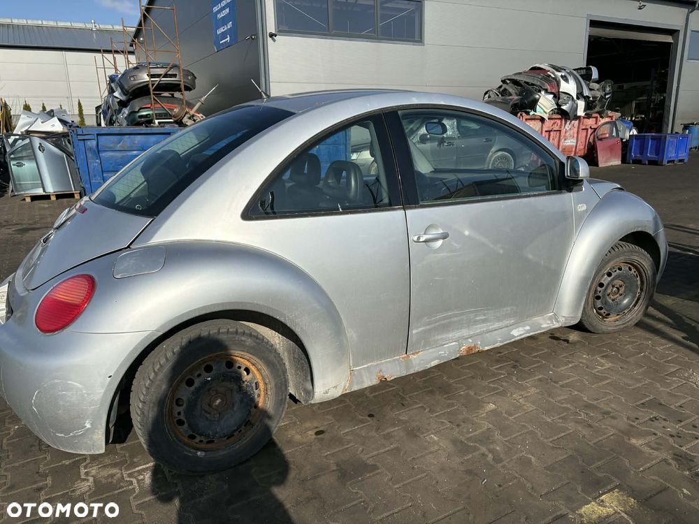 VOLKSWAGEN NEW BEETLE - 4