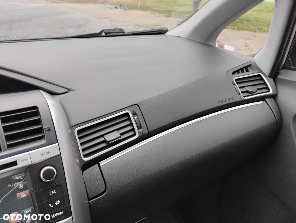 Toyota Verso 1.8 Sol plus NAVI - 18