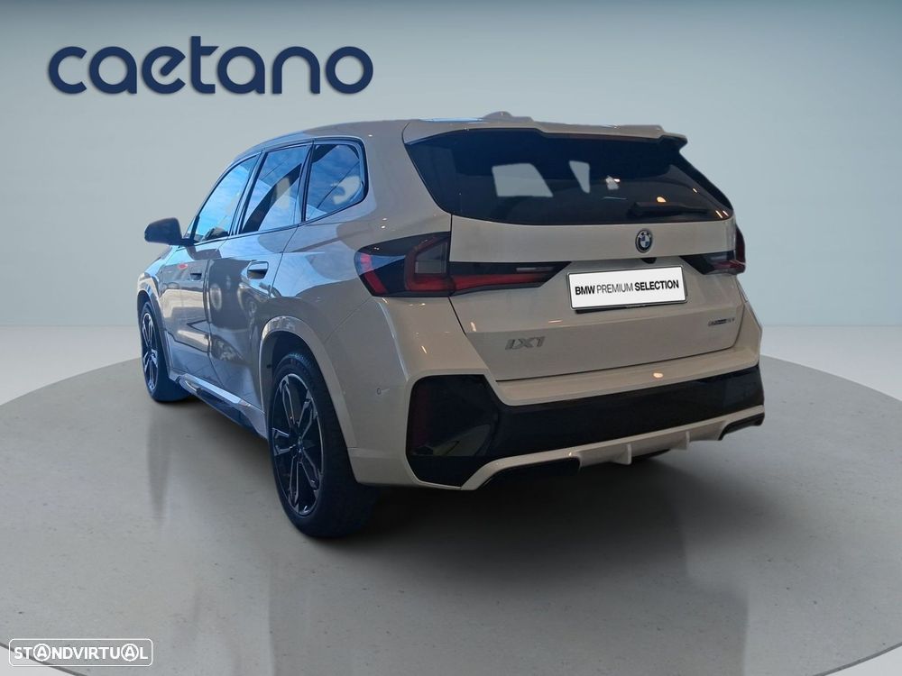 BMW iX1 eDrive20 Pack Desportivo M Pro - 4