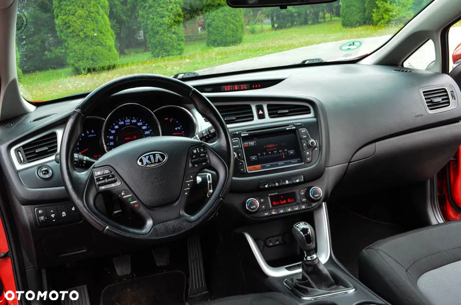 Kia Ceed 1.6 CRDi 128 Fifa World Cup Edition - 36