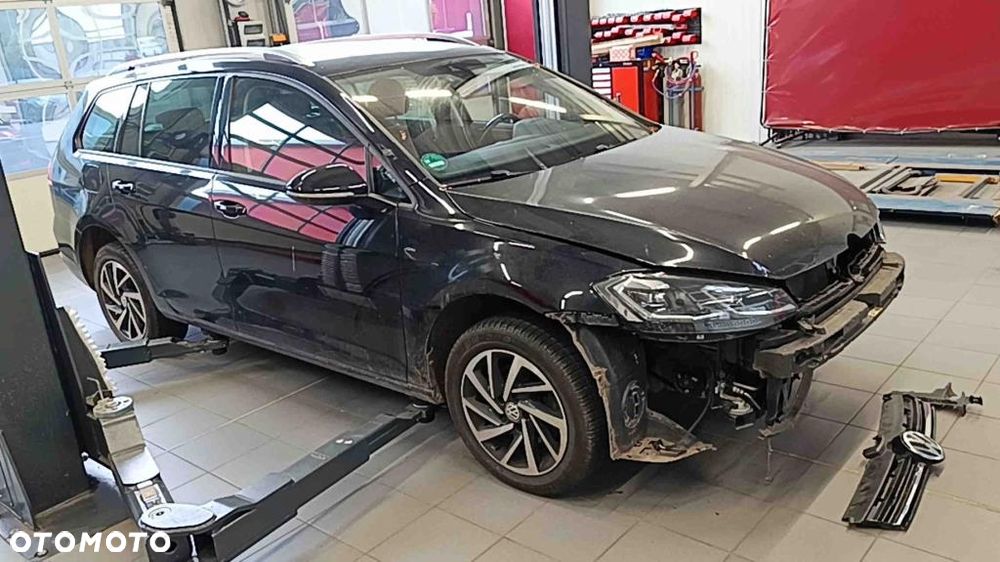 Volkswagen Golf - 4