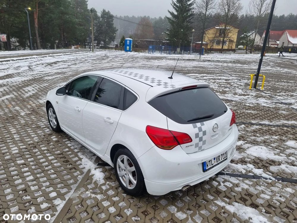 Opel Astra 1.4 Turbo 150 Jahre - 10