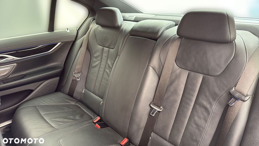 BMW Seria 7 740d xDrive mHEV sport - 13