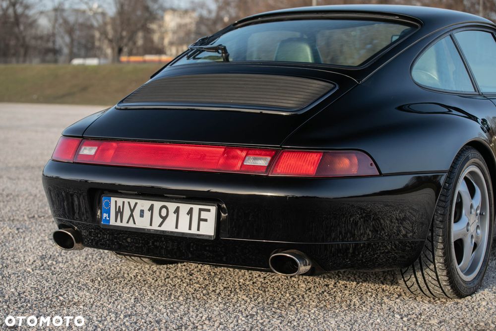 Porsche 911 Carrera 4 - 11