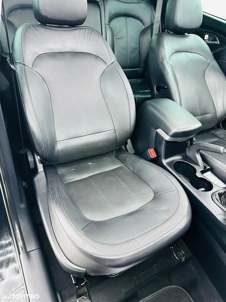 Hyundai ix35 1.7 CRDI 2WD blue Finale Gold - 22