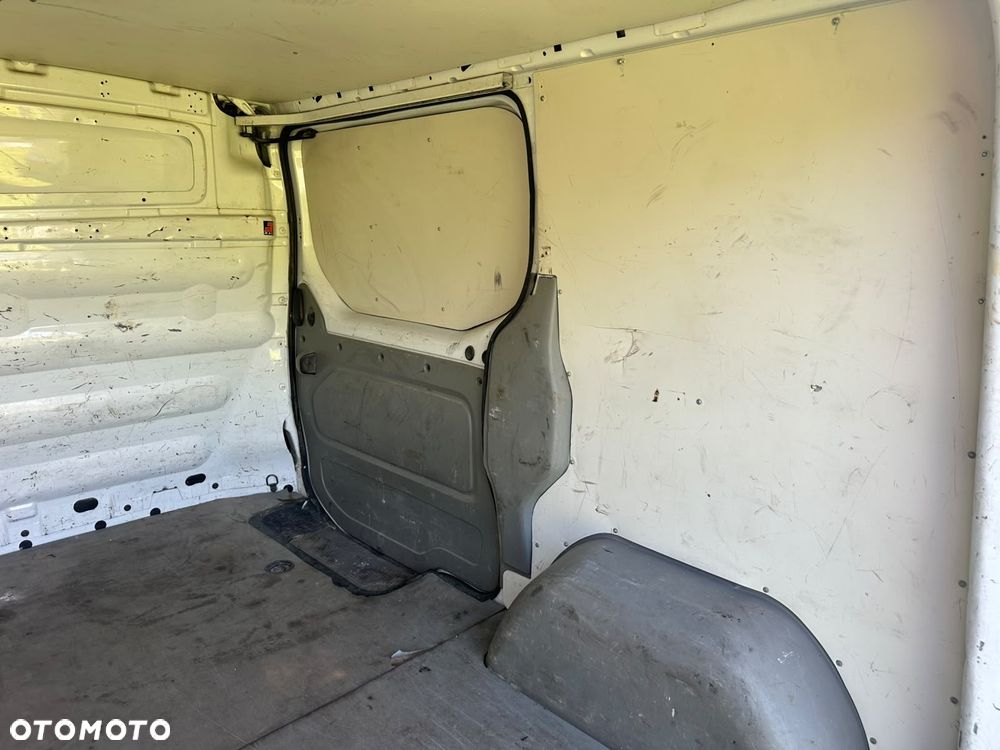 Opel Vivaro 2.5 diesel 145kM 2008 rok, automat, HAK, orginalny przebieg! - 29