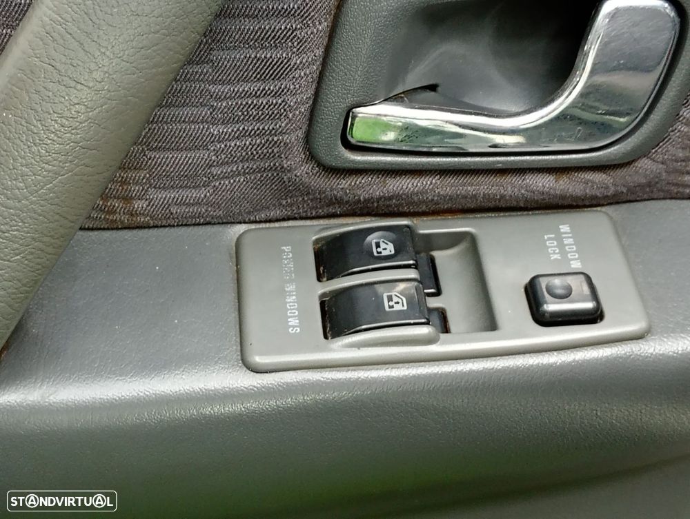 Mitsubishi Pajero 2.5 TDi GLS - 13