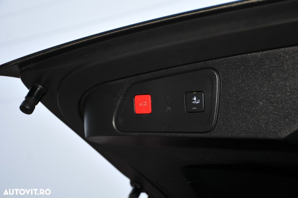 Peugeot 3008 Plug-In Hybrid 225 e-EAT8 GT - 35