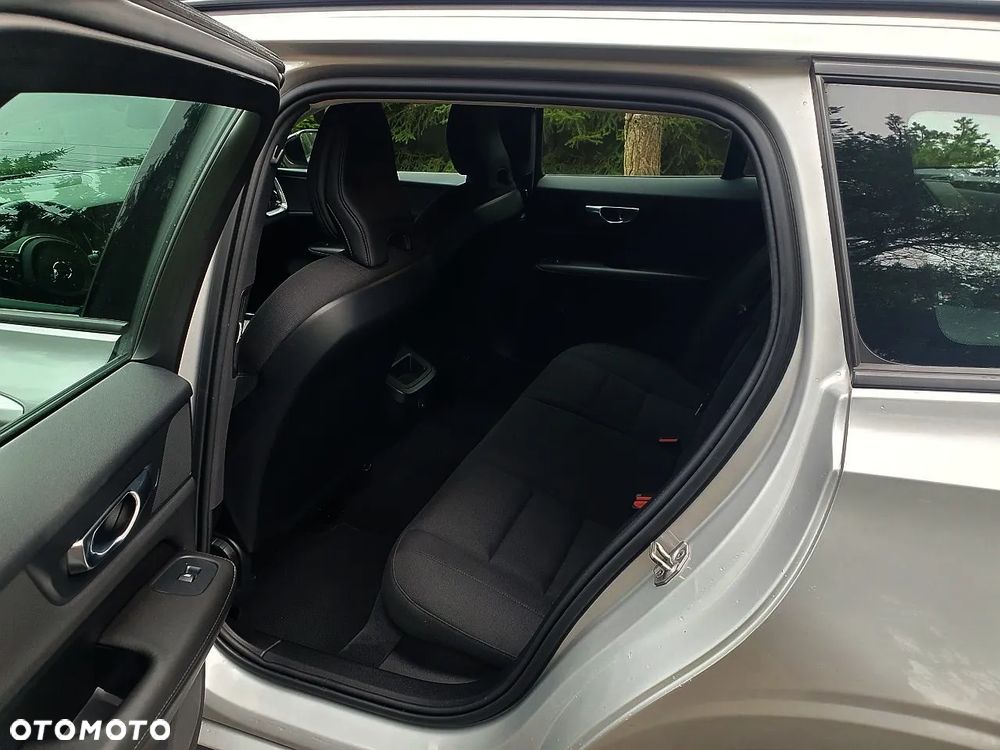 Volvo V60 B3 B DKG Momentum Pro - 7