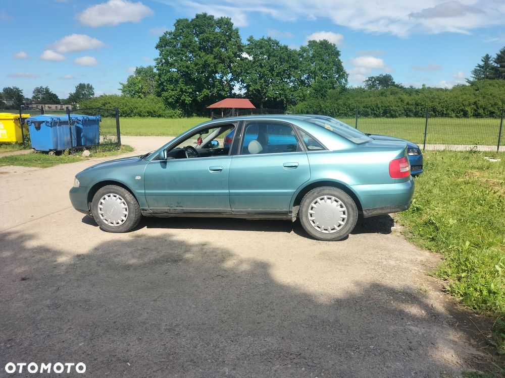 Audi A4 Limousine - 1