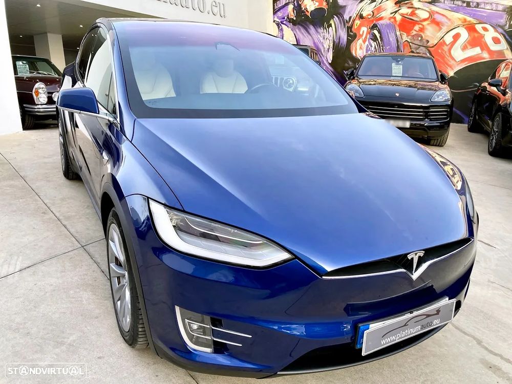 Tesla Model X - 38
