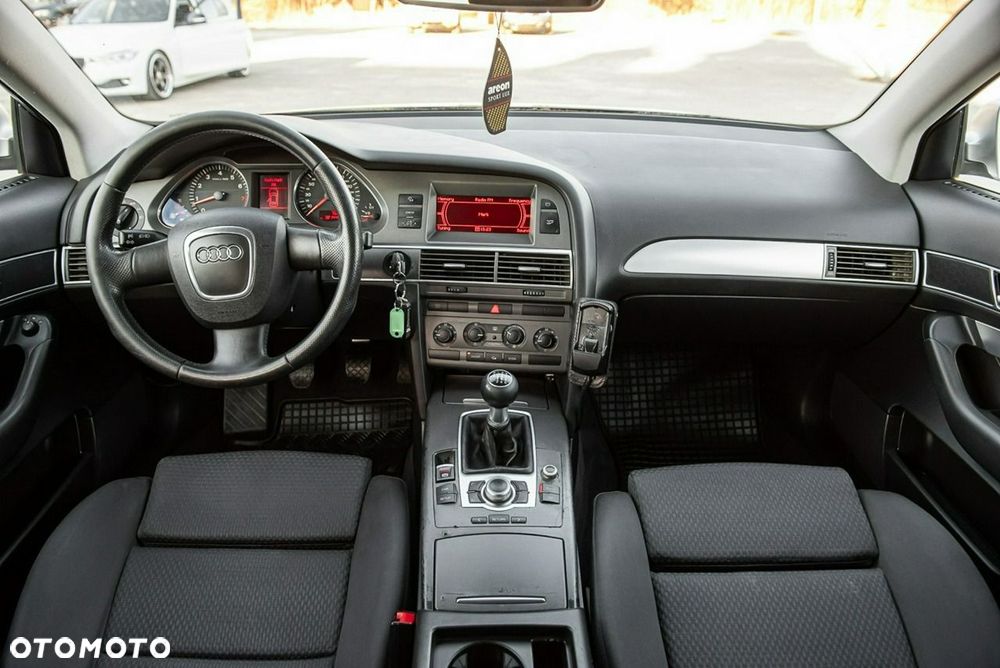 Audi A6 Avant 2.4 - 5