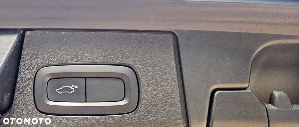 Volvo XC 60 D4 R-Design - 21