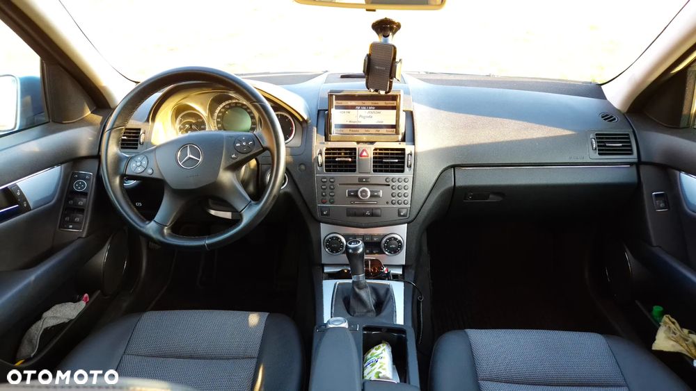 Mercedes-Benz Klasa C 250 CDI BlueEff Avantgarde - 23