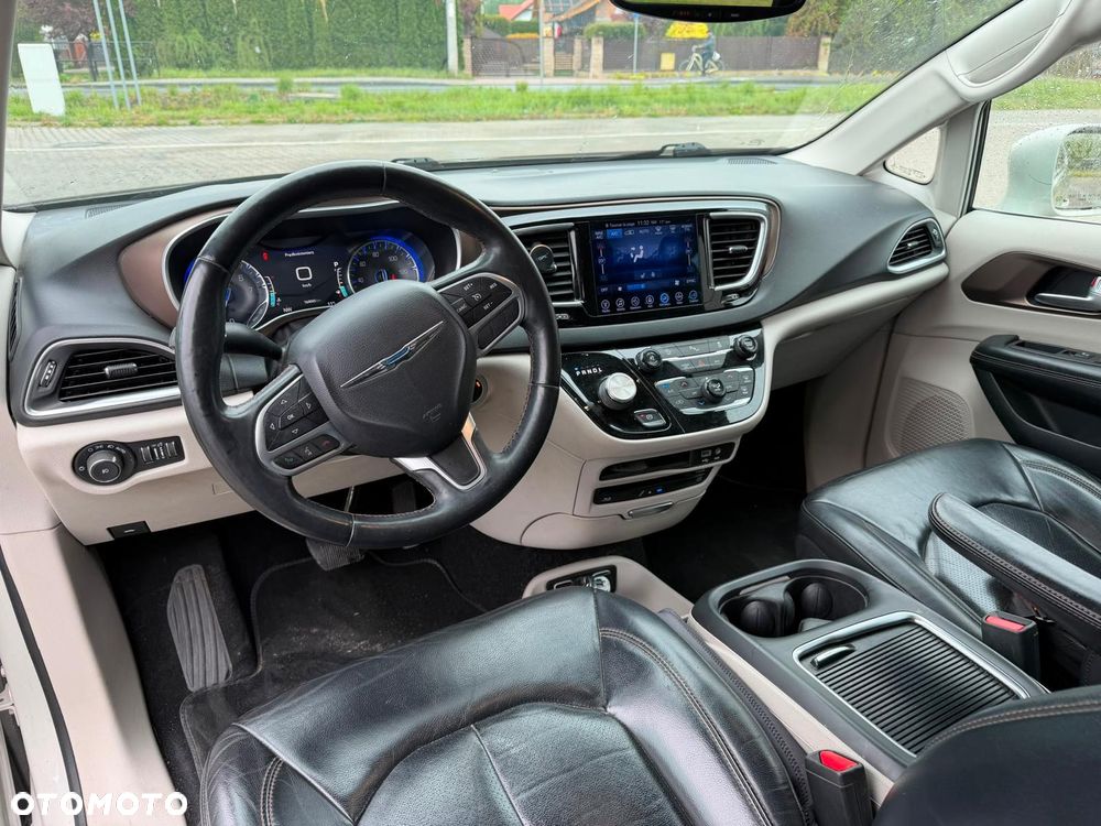 Chrysler Pacifica - 8