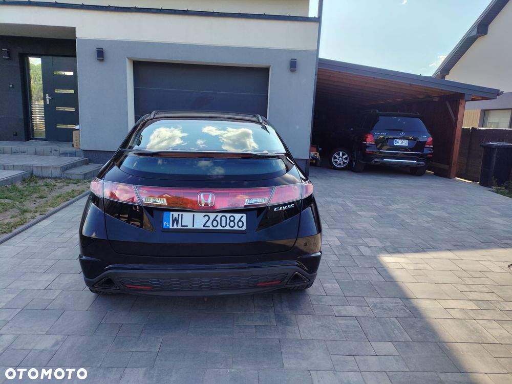 Honda Civic 1.8 Executive - 3