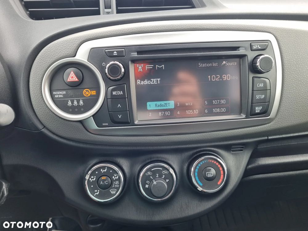 Toyota Yaris 1.33 Premium EU6 - 17