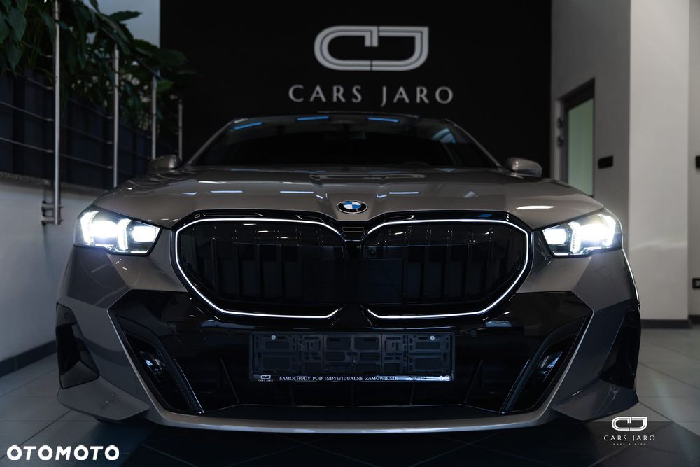 BMW Seria 5 520i - 33