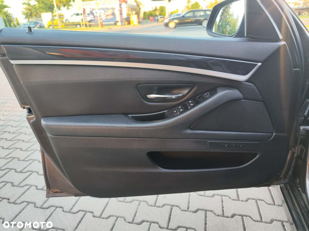BMW Seria 5 525d - 9