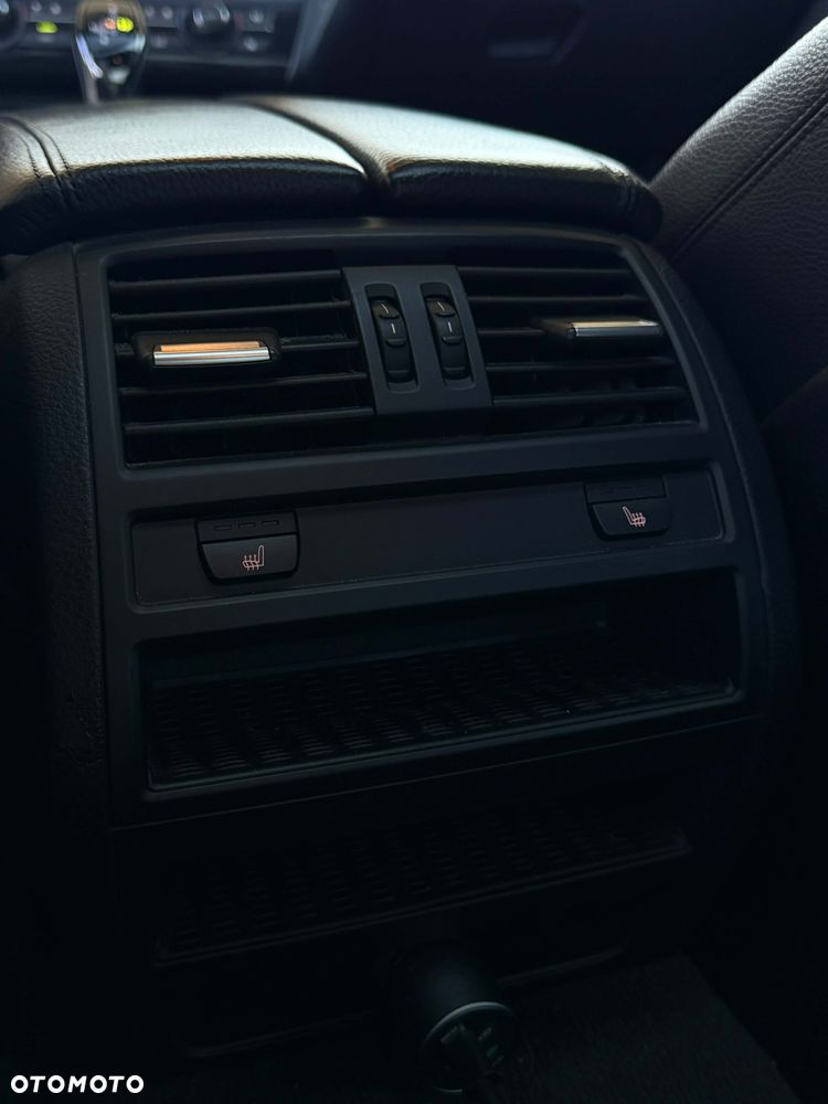 BMW Seria 5 535i xDrive Sport-Aut - 24