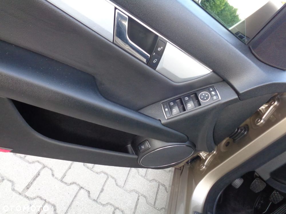 Mercedes-Benz Klasa C 200 (BlueEFFICIENCY) Avantgarde - 29